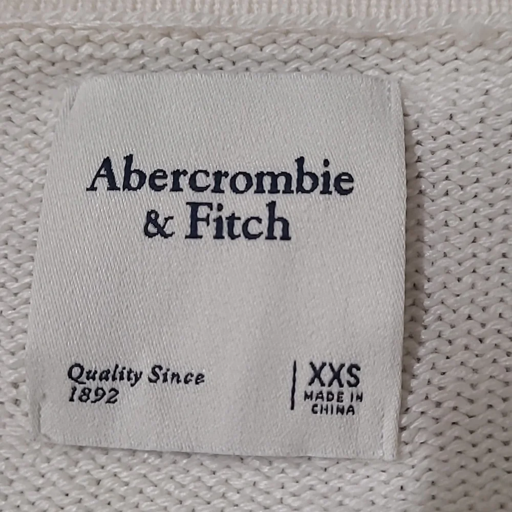 Abercrombie & Fitch White Ribbed‎ Knit Jacket used good condition for girl.